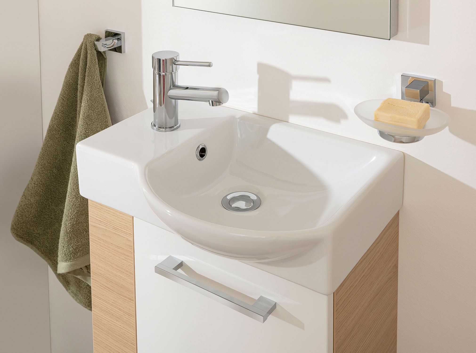 Gäste-WC-Keramikbecken rechts