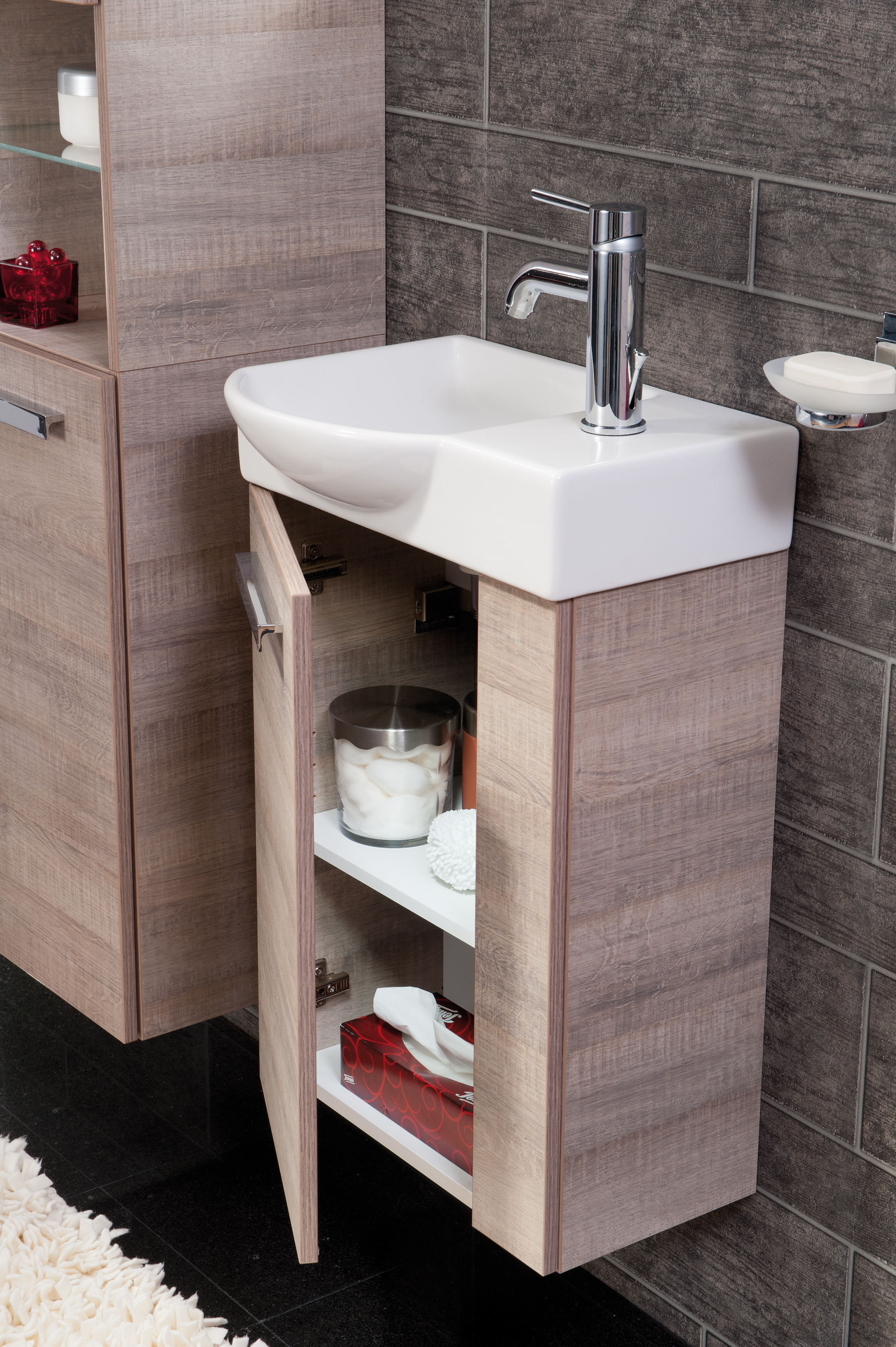 Gäste-WC Keramikbecken links