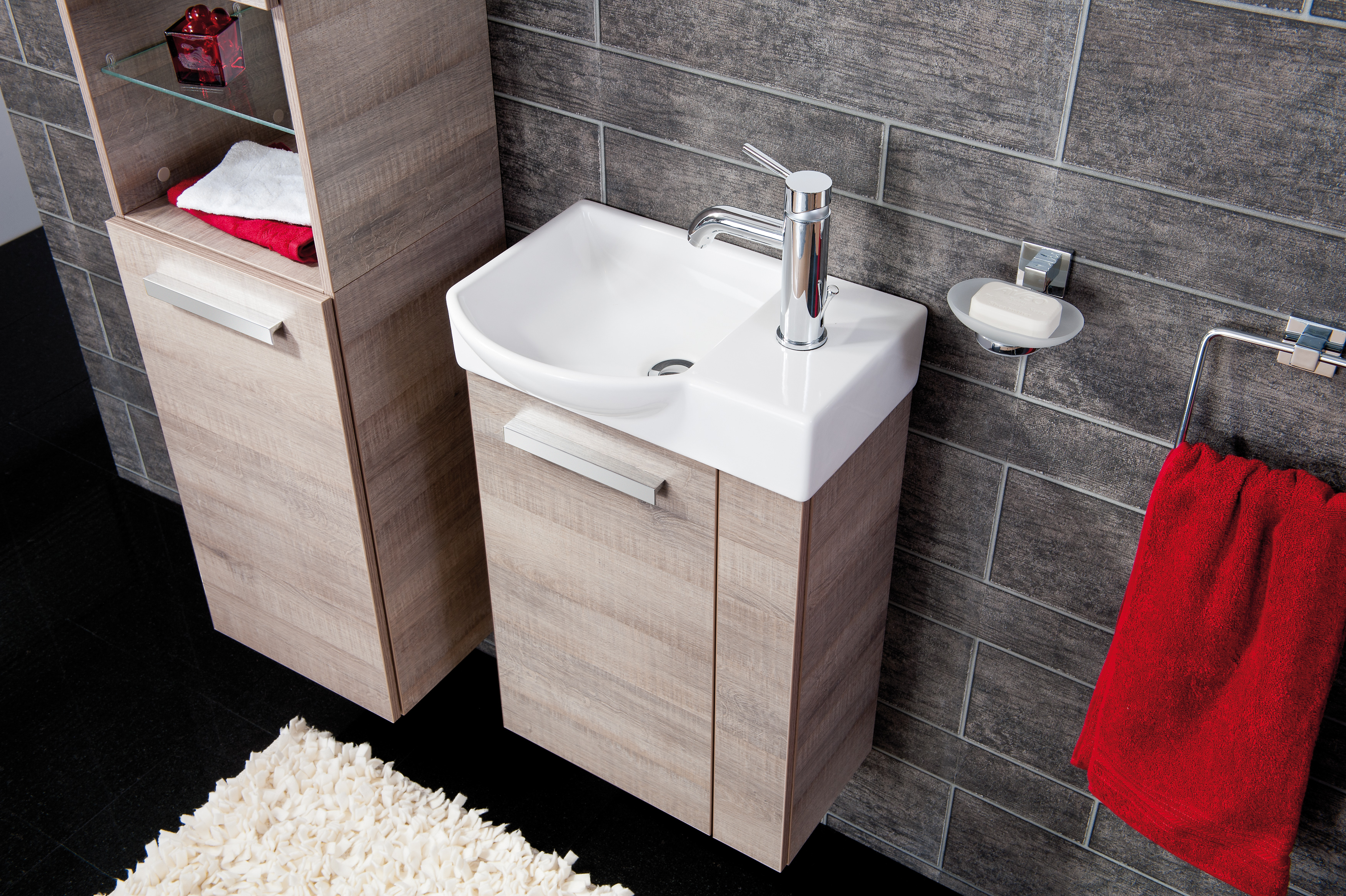 Gäste-WC Keramikbecken links